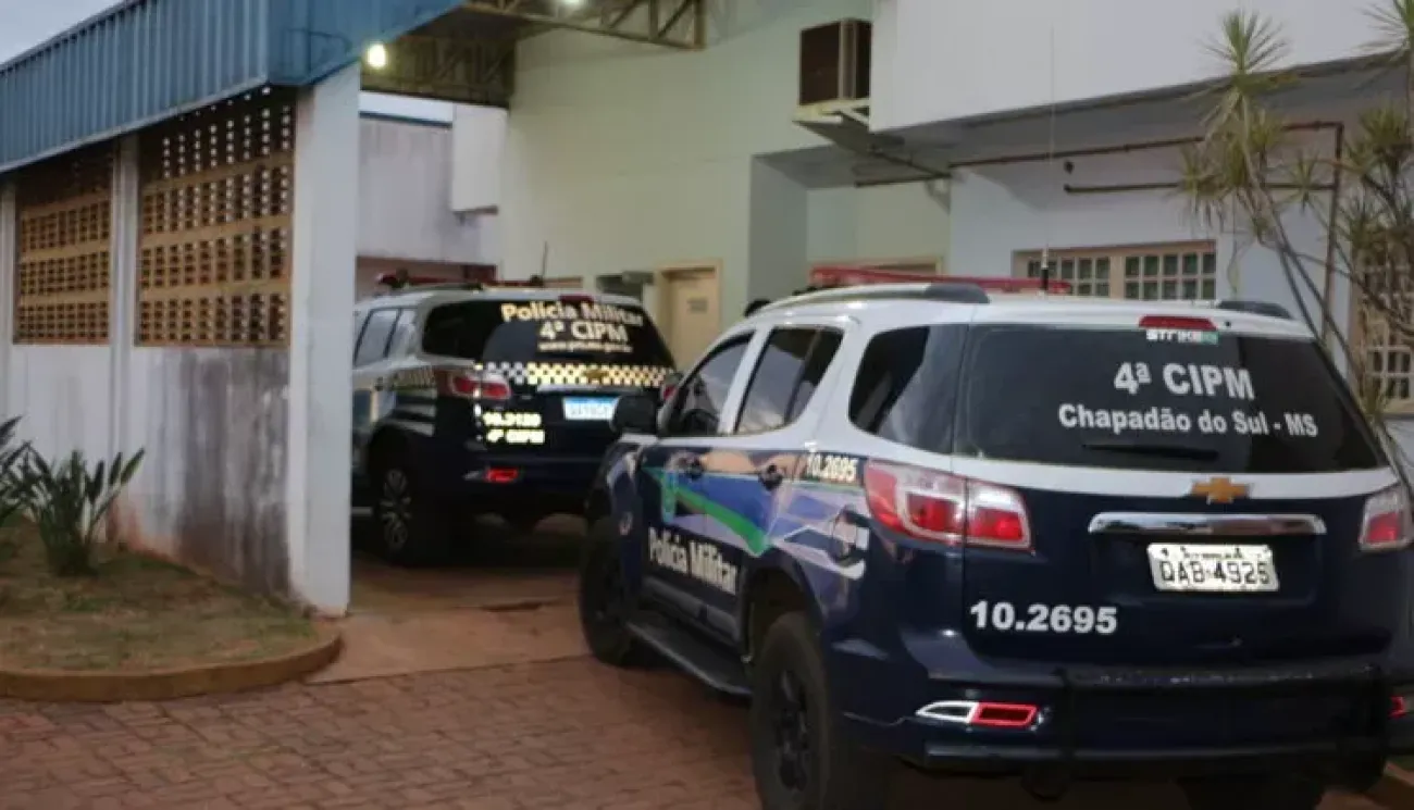 Ilustração da notícia Homem com faca é detido após ameaçar pedestres e furtar carteira em Chapadão do Sul da MS Todo dia